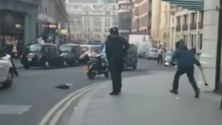 Magazin de bijuterii jefuit cu maceta Imagine