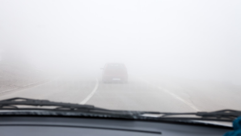 Mai mult de jumatate de tara, sub cod galben de ceata. Avertizarea meteo, valabila si pentru Bucuresti Imagine