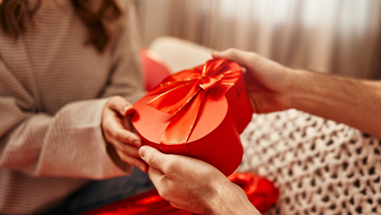 Mai mult de un sfert dintre romani sarbatoresc Ziua Indragostitilor de Dragobete. 17% celebreaza pe 14 februarie (sondaj) Imagine