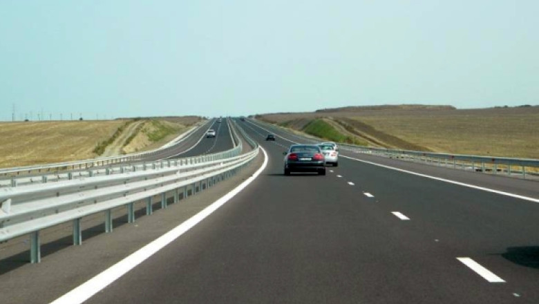 Mai mult spatiu pentru soferii cu masina mica pe Autostrada Soarelui. Traficul camioanelor este restrictionat joi si vineri Imagine