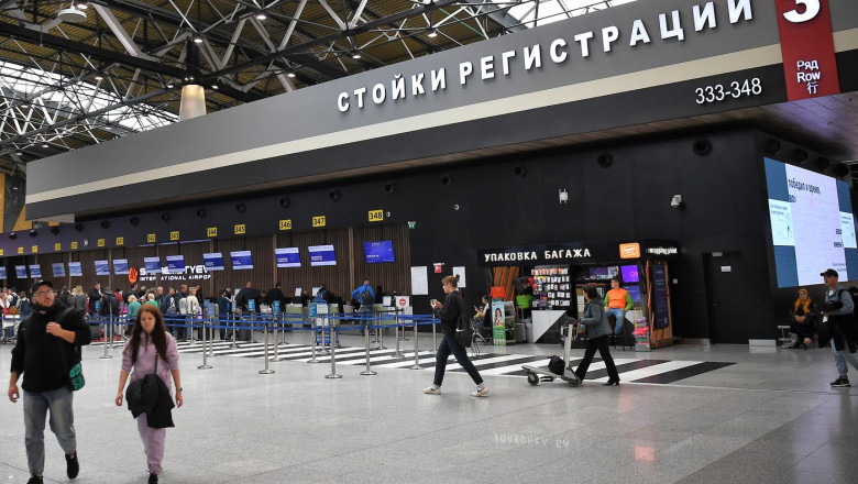 Mai multe aeroporturi rusesti au fost inchise pe fondul atacurilor cu drone. Sute de zboruri anulate Imagine