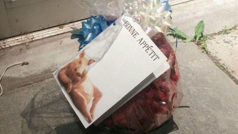 Mai multe capete de porc au fost descoperite in fata unor moschei din Paris. Autoritatile condamna „actele abjecte” Imagine