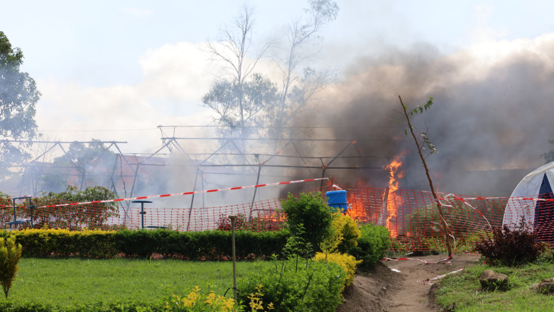 Mai multe centre unde erau tratate persoanlele cu Ebola au fost incendiate. Zeci de bolnavi au fugit din spitale in Congo