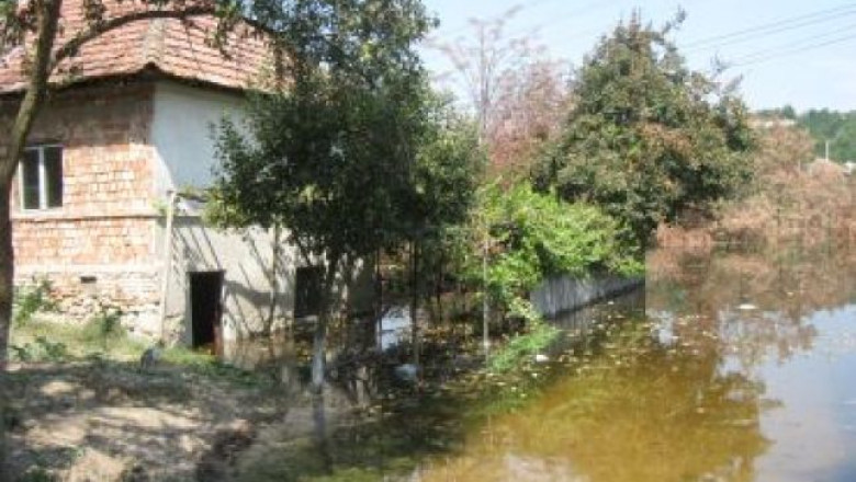 Mai multe familii ale caror case se afla pe zacamantul de sare de la Ocnele Mari vor fi stramutate Imagine