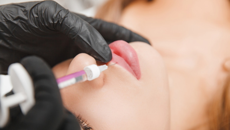 Mai multe fete din Bucuresti si-au injectat buzele la o tanara neautorizata din sectorul 4 si au ajuns la spital Imagine