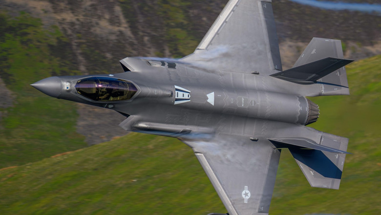 Mai multi aliati ai lui Donald Trump, enervati de noile tarife vamale, ameninta ca vor renunta la avioanele F-35. „Un mare gest obscen” Imagine