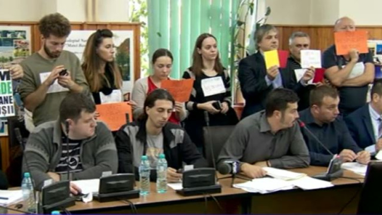 Mai multi bucuresteni au protestat fata de un proiect de constructie din Parcul Titan Imagine