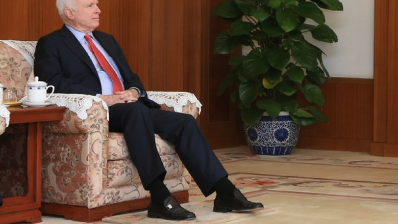 Mai multi congresmeni americani, intre care John McCain, sunt asteptati azi la Chisinau Imagine