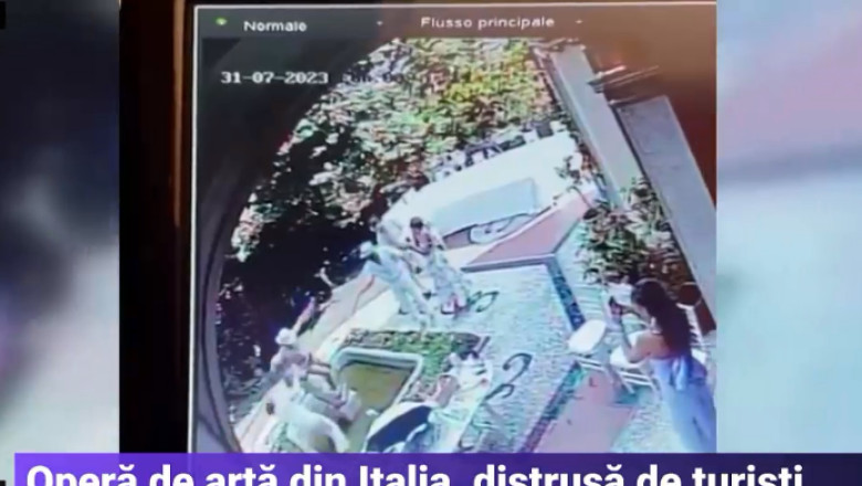 Mai multi turisti au vrut sa-si faca poza cu o statuie de 150 de ani si au ajuns sa o distruga. Momentul a fost surprins in imagini Imagine
