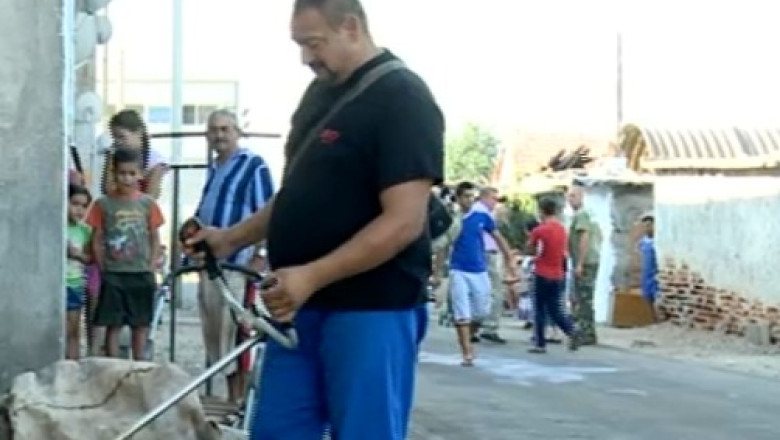 Mai multi voluntari au strans 10 tone de gunoi dintr-un cartier din Oradea Imagine