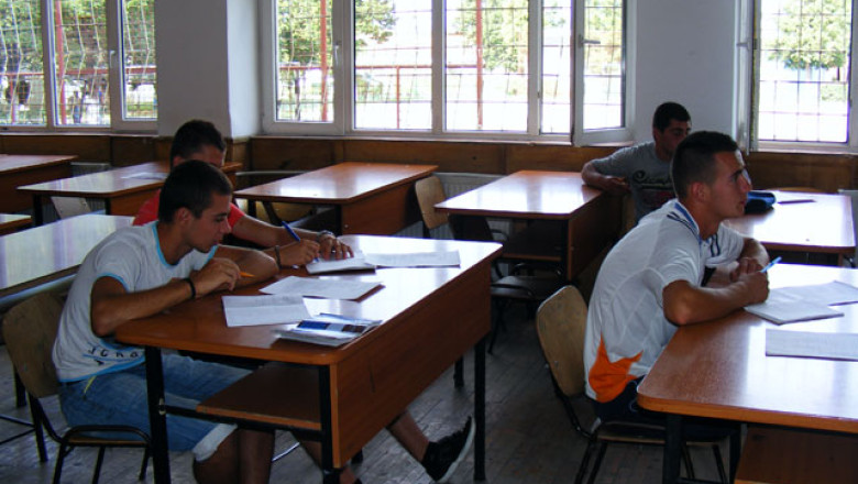 Mai putine burse scolare pentru elevii cu posibilitati materiale reduse Imagine