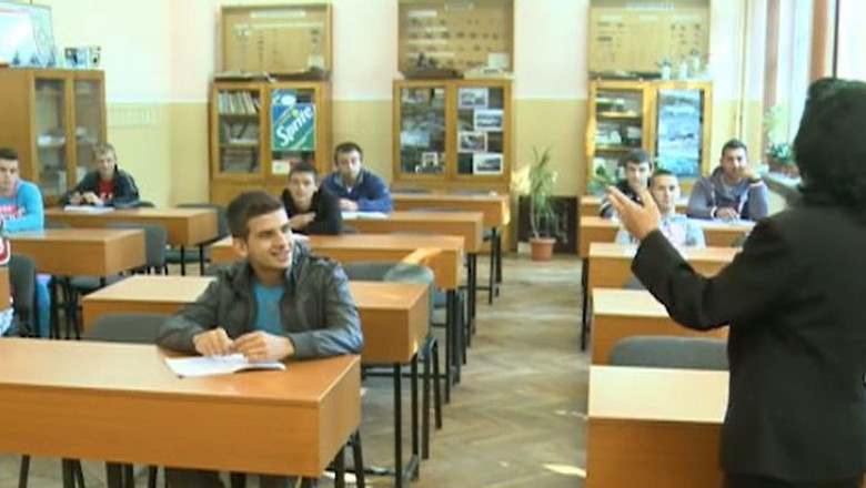 Mai putine clase de liceu, mai multe clase profesionale Imagine