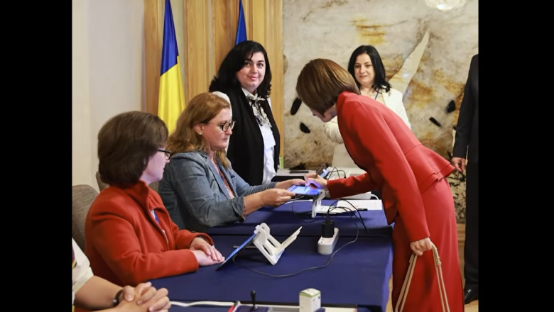 Maia Sandu a votat in turul doi al alegerilor prezidentiale din Romania, la Tirana. „Un gest firesc pentru orice cetatean implicat” Imagine