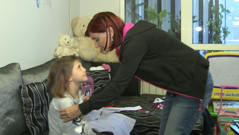 Maine suna clopotelul! Elevii si-au pregatit din timp uniforma si ghiozdanul Imagine