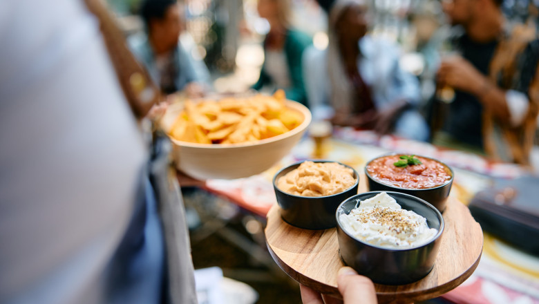 Majorarea sau mentinerea cotei de TVA in HoReCa va fi discutata in noiembrie, afirma ministrul Finantelor, Alexandru Nazare Imagine