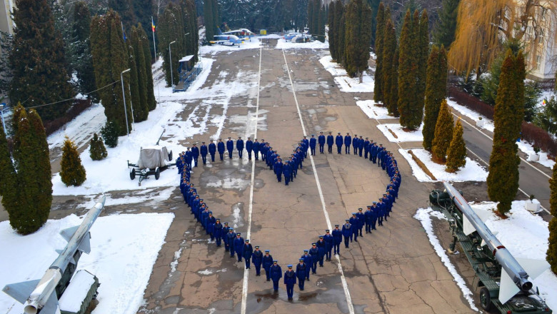 Make love, not war. Ziua Indragostitilor in viziunea MApN Imagine