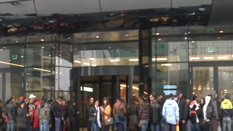 Mall-ul ridicat pe timp de criza este deschis. Peste 140 de magazine isi asteapta clientii Imagine