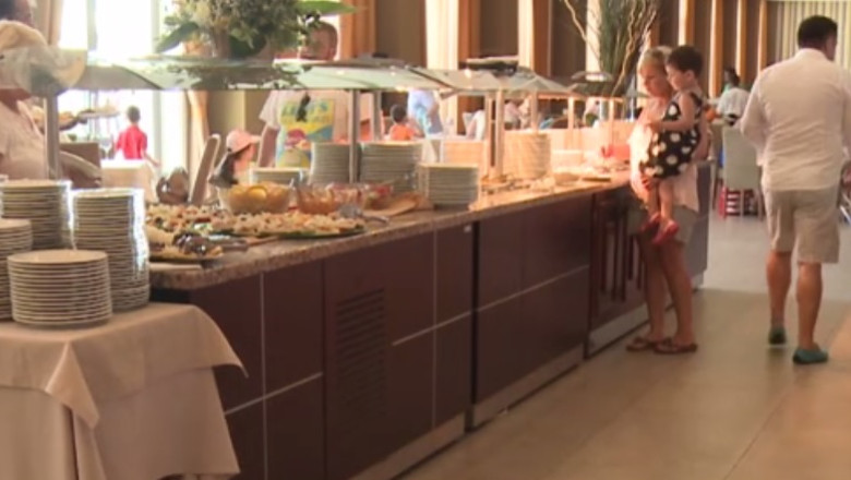 Mancare mai ieftina, la hoteluri. Hotelierii vor taxa pe valoare adaugata de 9% in turism  Imagine