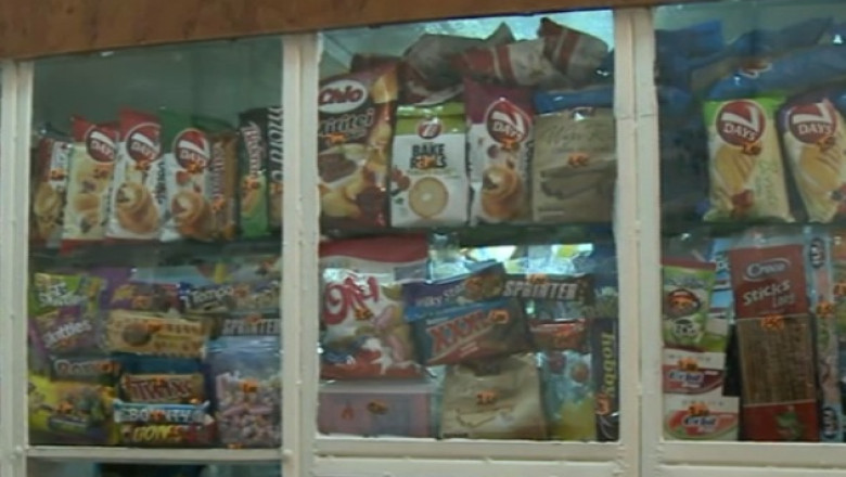 Mancare nesanatoasa la chioscurile din scoli. Nutritionistii: Copiii care nu mananca sanatos pot face boli cardiace Imagine