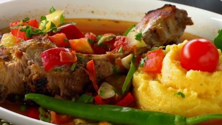 Mancarea gatita, preferata de romani. Cat costa cosul saptamanal de alimente Imagine