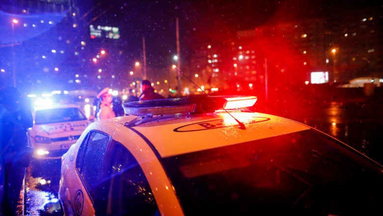 Manechin din paie stropit cu „sange”: sase adolescenti din Vaslui, cercetati dupa ce au inscenat un accident si au sunat la 112 Imagine