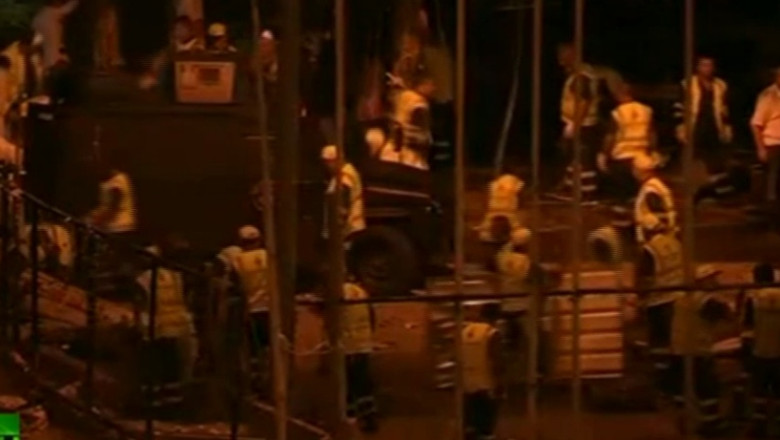 Manifestantii din Piata Taksim, alungati cu tunuri de apa Imagine