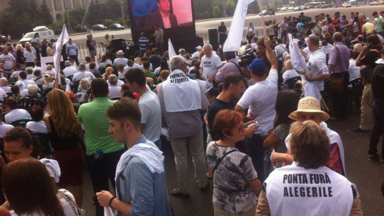 Manifestatie a Aliantei Crestin-Liberale fata de legalizarea traseismului politic a primarilor Imagine