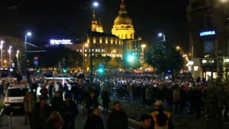 Manifestatie impotriva coruptiei la Budapesta. 10.000 de oameni au cerut demisia premierului Viktor Orban Imagine