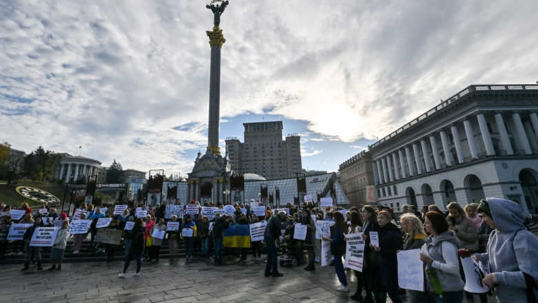 Manifestatii ale sotiilor soldatilor ucraineni, care cer demobilizarea acestora dupa 18 luni de razboi Imagine