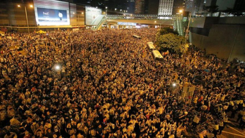 Manifestatii pro-democratie la Hong Kong. Cel putin 29 de persoane au fost ranite Imagine