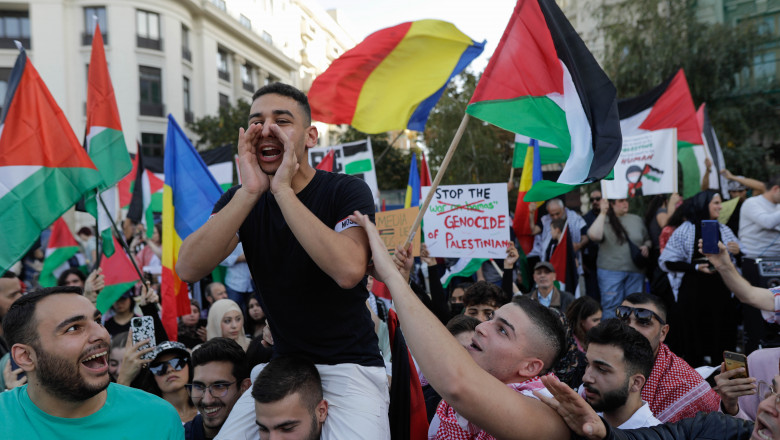 Manifestatii pro-Palestina in Capitala. Zeci de palestinieni stabiliti in Romania au iesit in strada Imagine