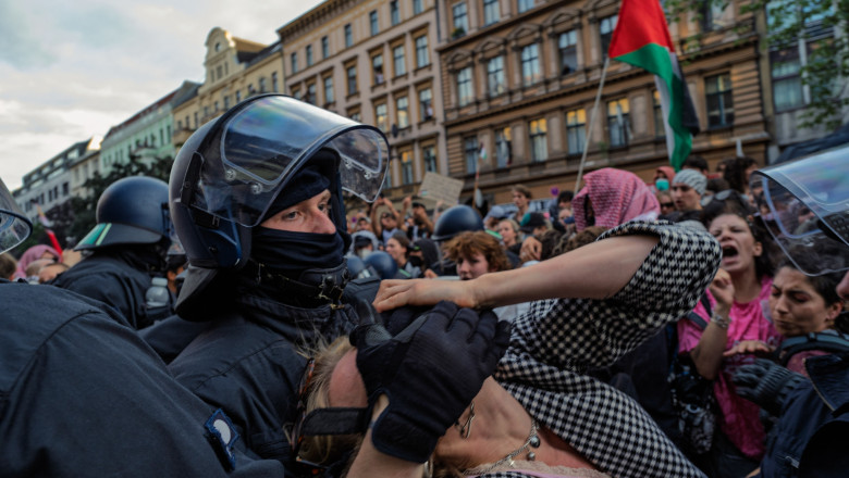 Manifestatii pro-palestiniene la Berlin: 17 politisti au fost raniti, s-au operat zeci de arestari Imagine