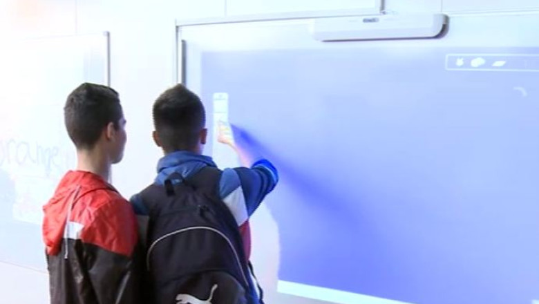 Manualele digitale, cel mai devreme in 2014, din cauza ministerului Educatiei Imagine