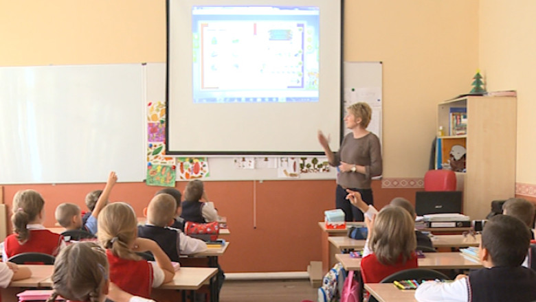 Manualele digitale, noutate pentru elevi Imagine