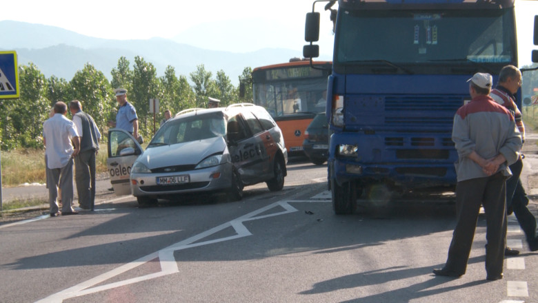 MARAMURES. Ziua accidentelor: o ciocnire suprinsa de camere de supraveghere si o urmarire soldata cu masini avariate Imagine