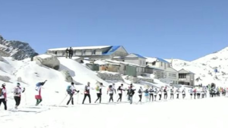Maraton pe Everest. 150 de sportivi au alergat la peste 5.000 de metri altitudine Imagine