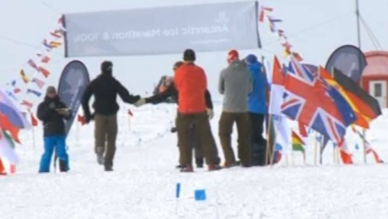 Maraton printre gheturi. 50 de oameni au luat parte la cursa organizata in Antarctica Imagine