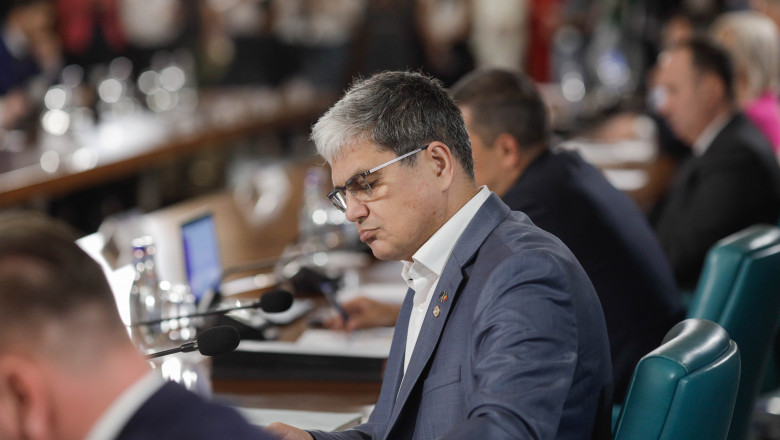 Marcel Bolos spune ca noile masuri fiscale protejeaza populatia si mediul de afaceri. Deficitul bugetar nu va depasi 5,5% din PIB Imagine