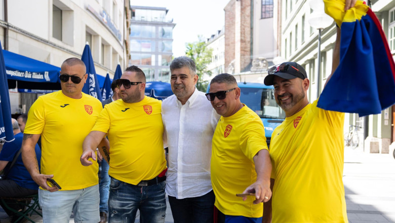 Marcel Ciolacu a cantat cu suporterii inaintea meciului cu Ucraina de la Euro 2024: Sunt mandru sa fiu alaturi de ei pe stadion Imagine
