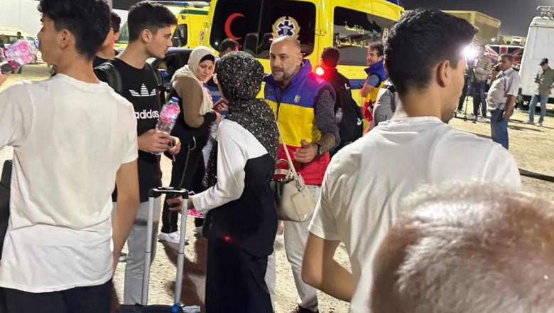 Marcel Ciolacu se intoarce din Egipt impreuna cu romanii evacuati din Fasia Gaza Imagine