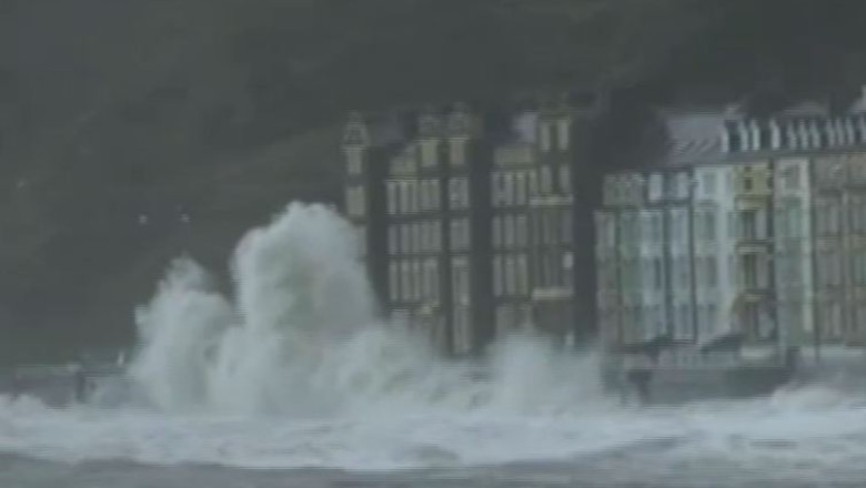 Marea Britanie, ravasita de furtuna. Valuri de peste trei metri inaltime au lovit tarmurile din sudul arhipelagului Imagine