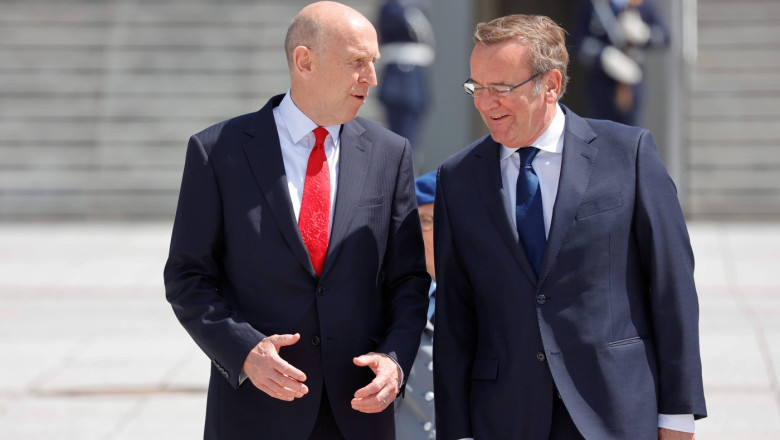 Marea Britanie si Germania fac echipa in domeniul apararii, pe masura ce creste temerea ca Trump va renunta la ajutorul oferit Ucrainei Imagine