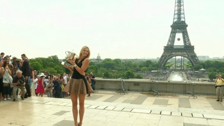 Maria Sarapova, sedinta foto la turnul Eiffel cu trofeul de la Roland Garros Imagine