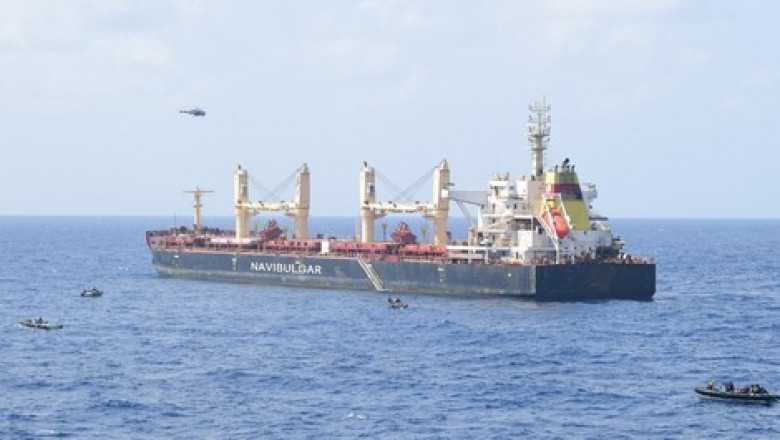 Marina indiana a salvat 17 marinari sechestrati de pirati somalezi. Nava Ruen fusese capturata anul trecut Imagine