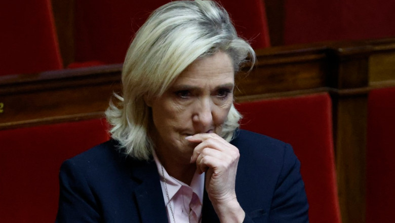Marine Le Pen, partidul RN si alte 26 de persoane, trimisi in judecata in dosarul angajarilor fictive de asistenti pentru eurodeputati Imagine