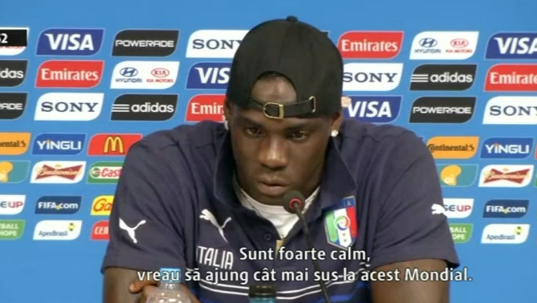 Mario Balotelli, atacantul Italiei, vrea un sarut de la Regina Marii Britanii Imagine