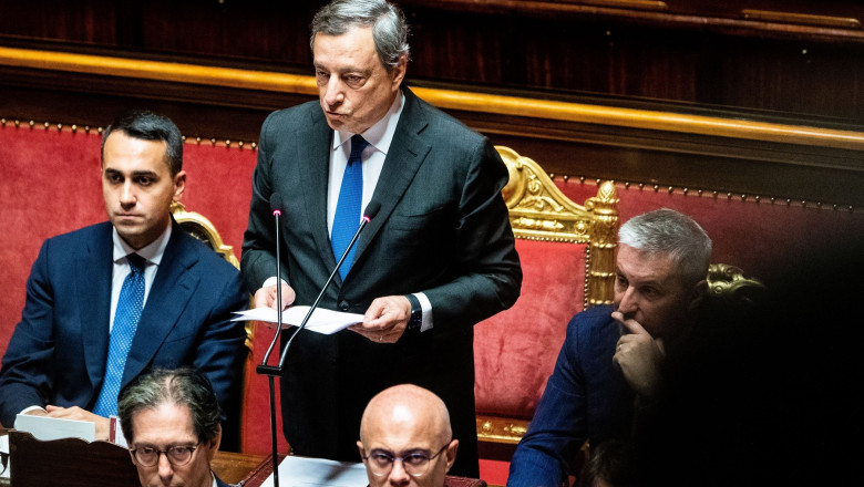 Mario Draghi e nevoit sa-si prezinte pentru a doua oara in curs de o saptamana demisia din functia de premier al Italiei Imagine
