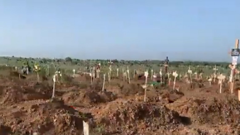 Mariupol, „caravana nesfarsita a mortii”. Cum arata un cimitir in care sunt ingropati civilii ucisi in orasul ocupat de rusi | VIDEO Imagine