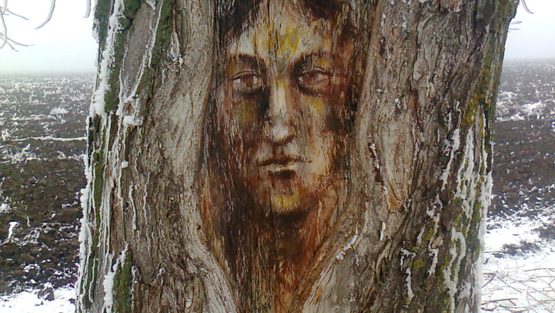 Marketing cu chipul lui Iisus. In localitatea Amara, trecatorii se inchina la un desen facut de un artist local Imagine