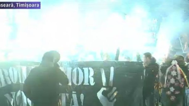 Mars pentru eroii Revolutiei. Galeria ASU Politehnica a facut si un spectacol pirotehnic Imagine